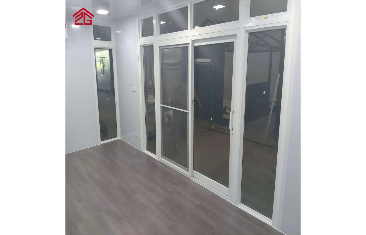 خانه کانتینری ثابت 20 فوتی سفارشی با پنجره از کف تا سقف خانه کانتینری ثابت 20 فوتی سفارشی با پنجره از کف تا سقف