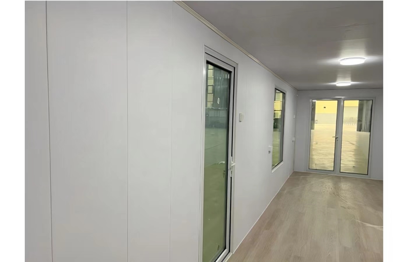 خانه کانتینری ثابت 20 فوتی سفارشی با پنجره از کف تا سقف خانه کانتینری ثابت 20 فوتی سفارشی با پنجره از کف تا سقف